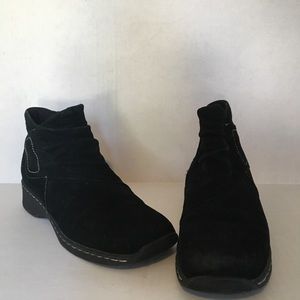 Naturalizer black suede ankle boots. Size 9